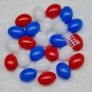 24er Set Kunsstoffostereier(60 mm) in rot-blau-weißer Farbmischung, incl. beiliegende Steckösen hellgrün-lila