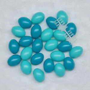 24er Set Kunsstoffostereier(60 mm) in türkis-petrol Farbmischung, incl. beiliegende Steckösen hellgrün-lila